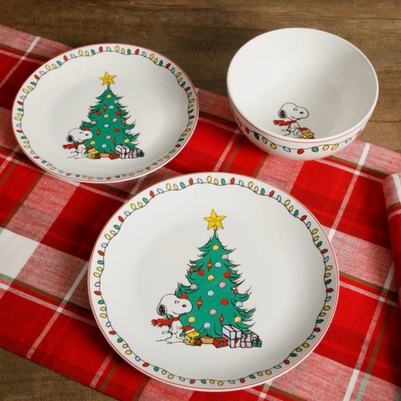 Festive Christmas Tree Dinnerware Set with Snoopy - Picture 2 of 7